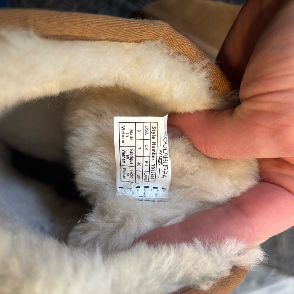 Ugg koolabura Tan Boots with Bow Accents - Picture 5 of 5